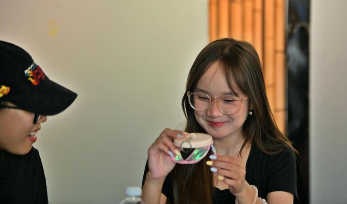 Bạn trẻ thích thú với trải nghiệm đặc biệt trong chương trình.