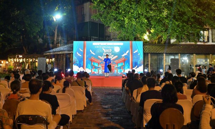 Chương trình thu hút đông đảo người dân và du khách.