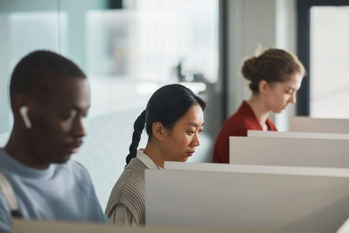 Nhiều kỳ thi chuẩn hóa đã được tổ chức trên máy tính. Ảnh minh họa: Pexels.