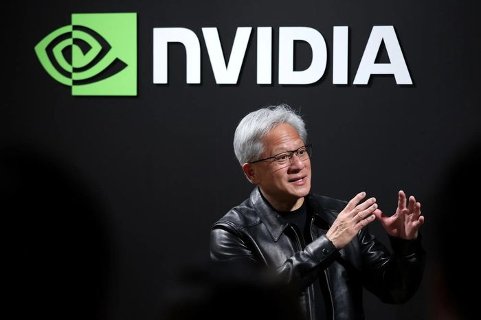 CEO Nvidia cho rằng chip nhớ là yếu tố quyết định trong cuộc đua AI. Ảnh: Bloomberg.