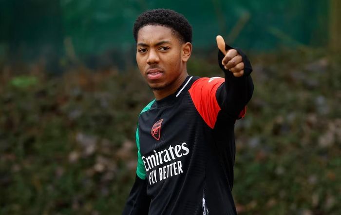 Myles Lewis-Skelly nằm trong tầm ngắm của Manchester United.