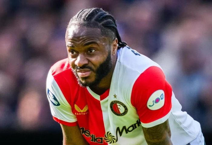 Sterling chật vật tìm đội mới.