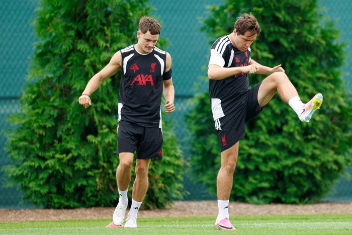 Liverpool được định giá hơn 6 tỷ USD trong bối cảnh nhiều đội bóng Anh phải tìm thêm nguồn vốn.