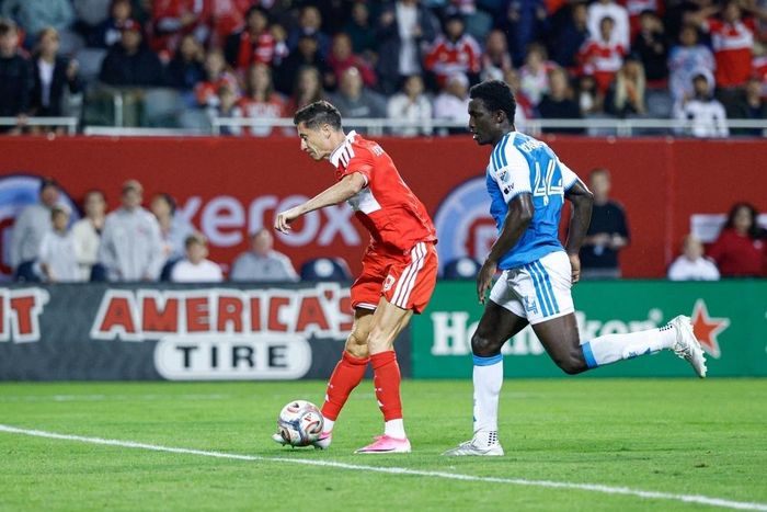 Lewandowski cần hai cú sút trúng đích để có cú đúp đầu tiên tại MLS.