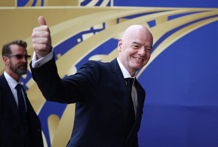  UEFA, AFC và CONCACAF đồng loạt phản đối, buộc Infantino phải rút lại đề xuất gây tranh cãi. 