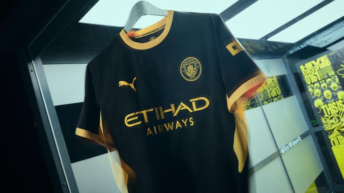 Áo sân khách mới của Man City làm từ vật liệu tái chế.
