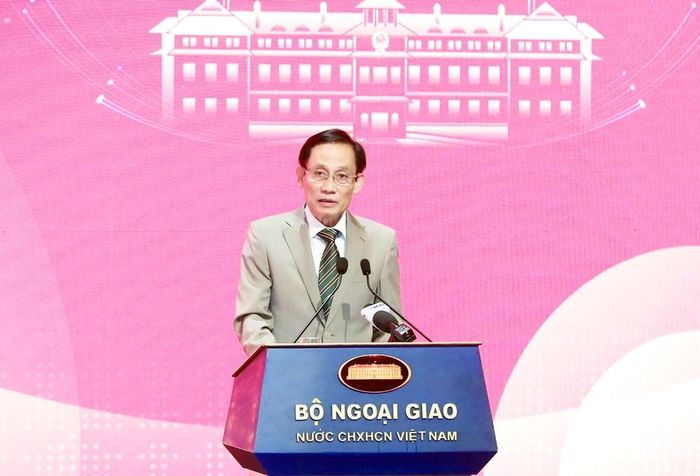 Bộ trưởng Ngoại giao Lê Hoài Trung
