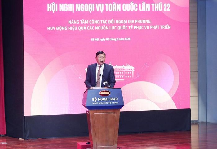 Phó Chủ tịch UBND TP. Hà Nội Đỗ Anh Tuấn trình bày tham luận tại phiên thảo luận 1