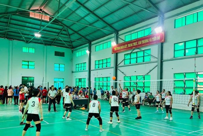 Ngay sau lễ khai mạc, các đội đã bước vào thi đấu, cống hiến nhiều pha bóng đẹp, hấp dẫn
