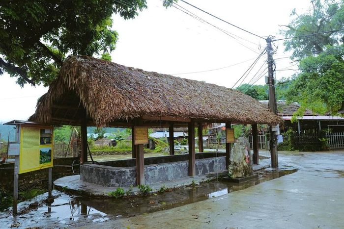 Giếng cổ thôn Tha, nơi gắn kết cộng đồng qua bao thế hệ. Ảnh ĐẶNG THỰC