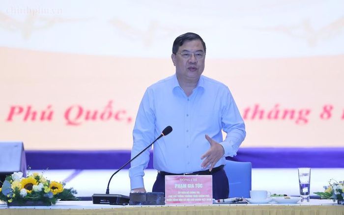 Phát biểu kết luận cuộc làm việc, Phó Thủ tướng Thường trực Phạm Gia Túc nhấn mạnh việc triển khai các dự án, công trình hạ tầng phục vụ APEC 2027 tại Phú Quốc là nhiệm vụ rất quan trọng, cấp bách - Ảnh: VGP/Phương Nguyên