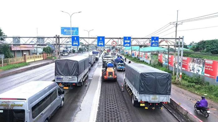 Việc sửa chữa Quốc lộ 51 gây ùn tắc và mất an toàn giao thông.