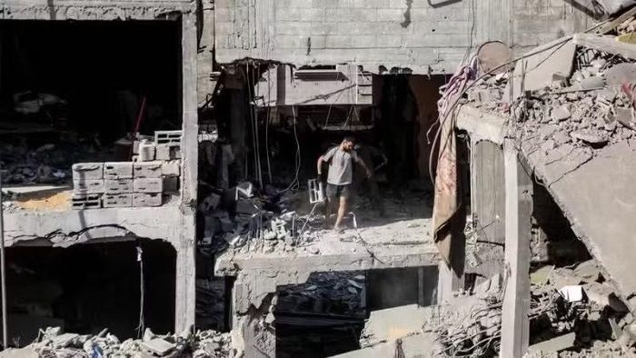 Cảnh đổ nát sau cuộc tấn công của Israel tại trại tị nạn Al-Shati, phía tây Gaza, ngày 9/5/2026. (Ảnh: THX/TTXVN)