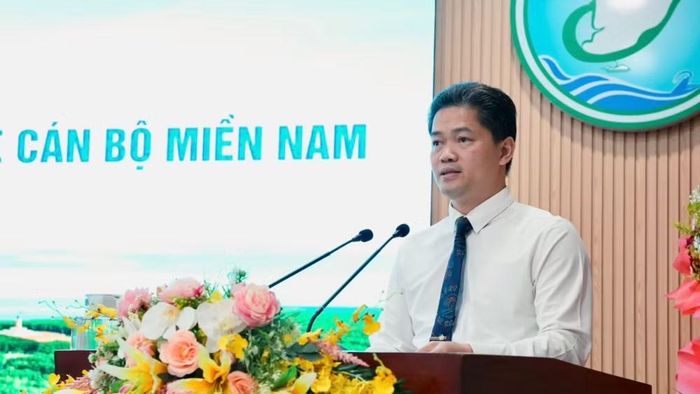 Đồng chí Vũ Mạnh Hà, Ủy viên dự khuyết Trung ương Đảng, Thứ trưởng Thường trực Y tế, Chủ tịch Hội đồng chuyên môn bảo vệ sức khỏe cán bộ Trung ương phát biểu chỉ đạo.