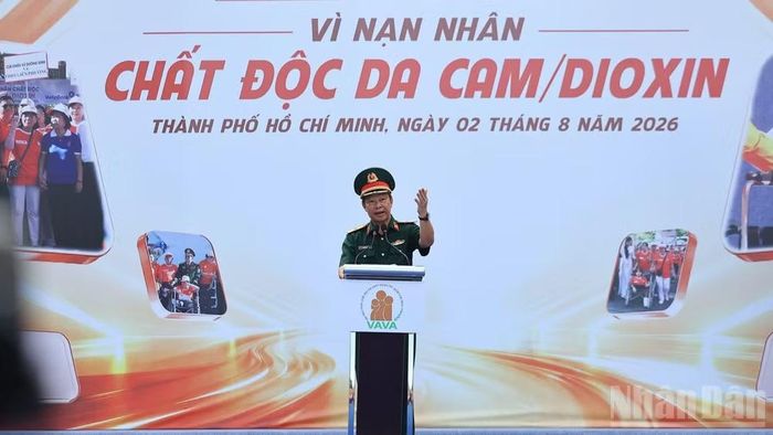 Phó Giáo sư, Tiến sĩ, Thầy thuốc Nhân dân, Thiếu tướng Nguyễn Hồng Sơn, Chủ tịch Hội Nạn nhân chất độc da cam/dioxin Thành phố Hồ Chí Minh phát biểu.