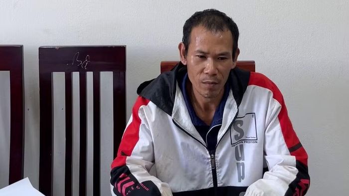 Làm việc với cơ quan chức năng, ông Nguyễn Văn Xiêm thừa nhận hành vi đăng tải, chia sẻ các nội dung xuyên tạc, phản động trên mạng xã hội. (Ảnh: Cơ quan chức năng cung cấp)
