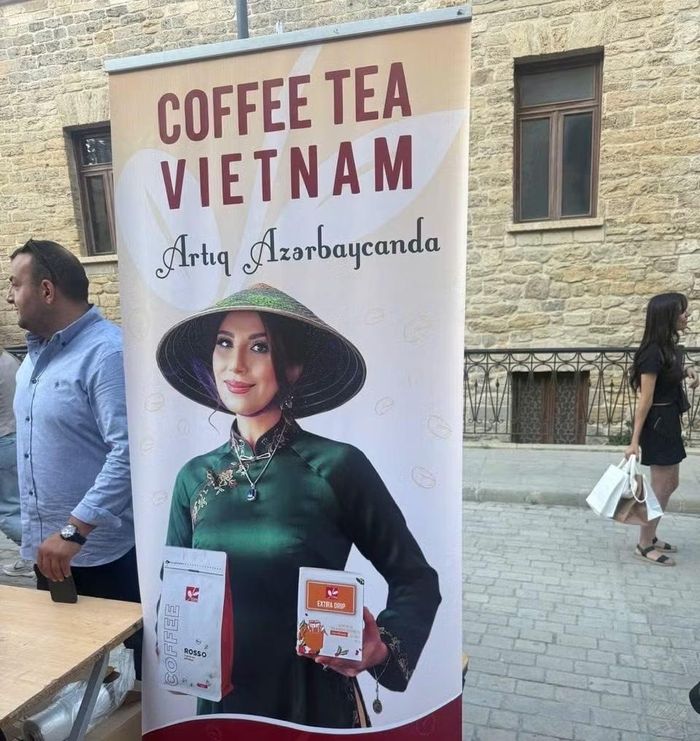 Quảng bá các sản phẩm văn hóa ẩm thực Việt Nam tại Baku trong Ngày điện ảnh.