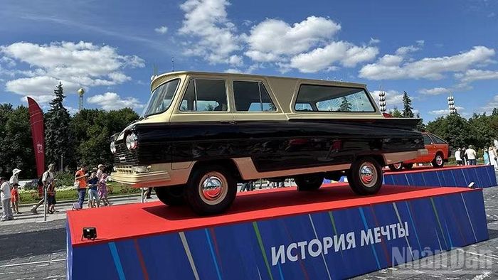 Xe buýt nhỏ START 1963 của Volga GAZ-21 được chế tạo tại Nga. Ảnh: THÙY VÂN