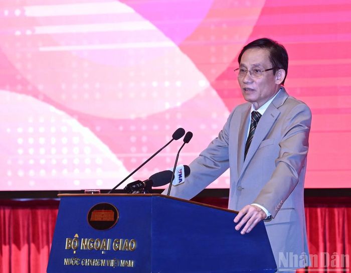Ủy viên Bộ Chính trị, Bộ trưởng Ngoại giao Lê Hoài Trung phát biểu chỉ đạo và định hướng hội nghị.