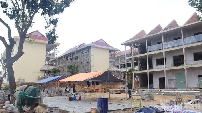 Việc thi công Trường phổ thông nội trú liên cấp tiểu học-trung học cơ sở xã Sa Loong cơ bản bảo đảm tiến độ.