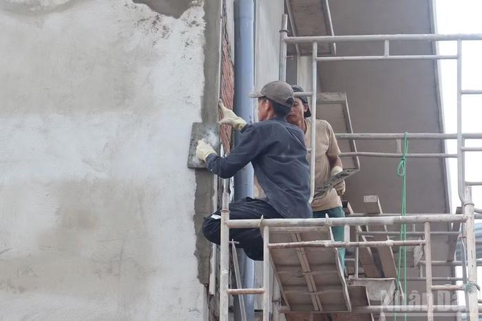 Theo Ban Quản lý dự án đầu tư Tây Quảng Ngãi, các nhà thầu thi công đều cam kết hoàn thành đưa vào sử dụng 4 trường nội trú liên cấp vùng biên tại các xã: Mô Rai, Rờ Kơi, Sa Loong, Dục Nông trong tháng 8/2026 theo kế hoạch.