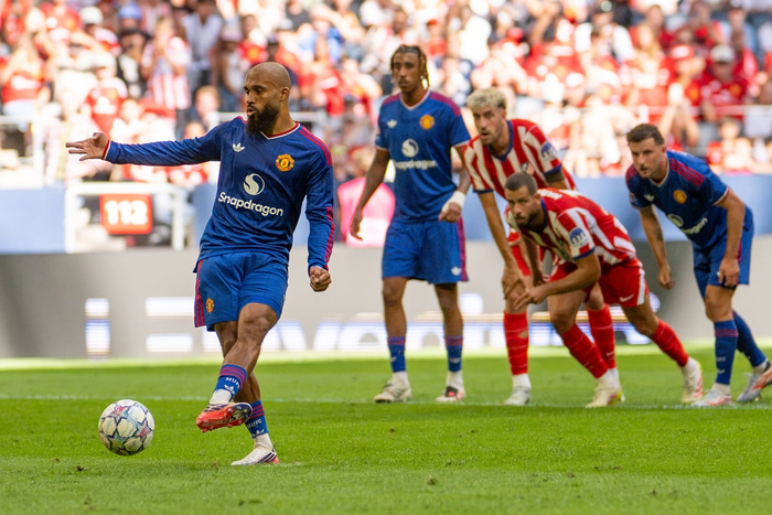 Mbeumo lập cú đúp giúp MU có chiến thắng ngược dòng trước Atletico. Ảnh: Yahoo Sports