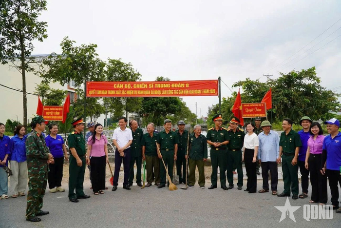 Cán bộ, chiến sĩ Trung đoàn 8, Sư đoàn 395 cùng chính quyền và nhân dân địa phương đồng lòng quyết tâm thực hiện các hoạt động thiết thực.
