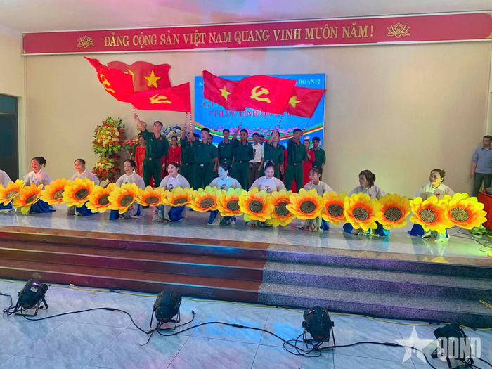  Đêm giao lưu văn nghệ “Thắm tình quân dân” gắn kết nghĩa tình quân dân. 