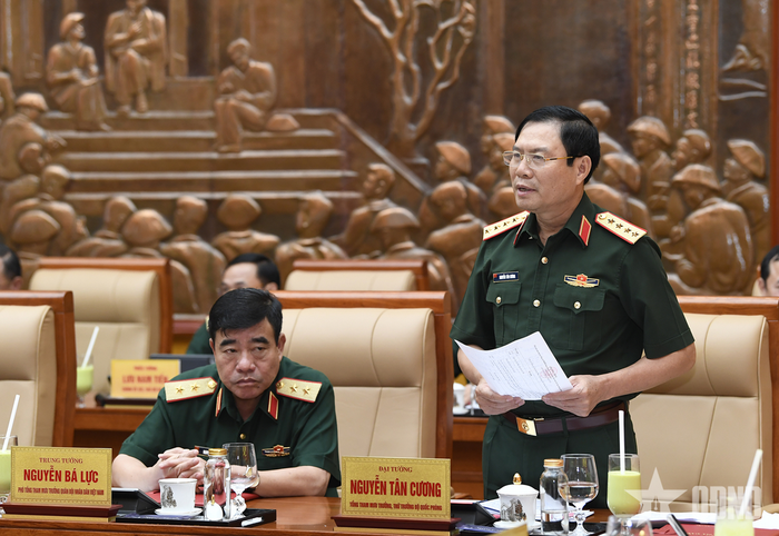 Đại tướng Nguyễn Tân Cương phát biểu tại hội nghị.