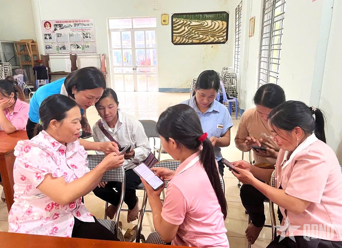 Tăng cường hướng dẫn kỹ năng số cho hội viên phụ nữ, góp phần nâng cao hiệu quả tuyên truyền pháp luật và phòng, chống mua bán người. 