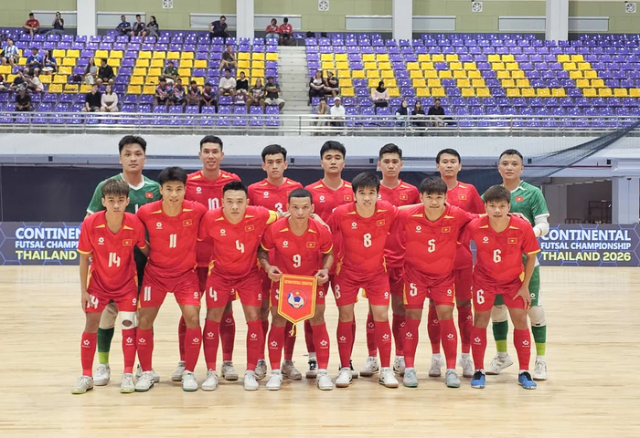 Các tuyển thủ futsal Việt Nam trước trận gặp New Zealand. Ảnh: VFF