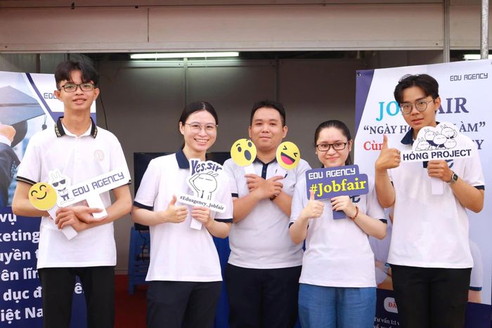Khi đi thực tập, sinh viên không chỉ đại diện cho chính mình mà đại diện nhà trường và doanh nghiệp (ẢNH: HỒNG ĐÀO)
