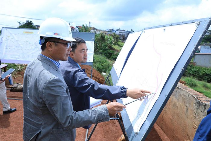 Các đơn vị thường xuyên kiểm tra tiến độ tại hiện trường để đẩy nhanh xây dựng hai dự án đường cao tốc