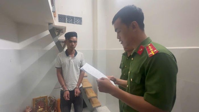  Công an thực hiện lệnh bắt, khám xét nơi ở của Lê Quang Trọng tại phường Bình Tân. Ảnh: CATP 