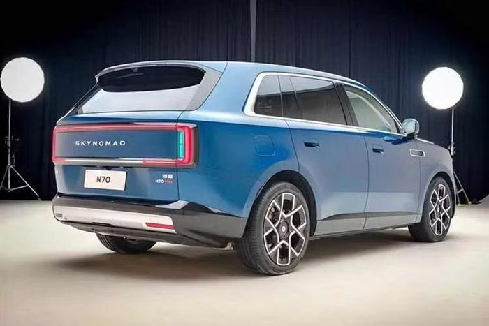 Tại thị trường Trung Quốc, Skynomad N70 bản dùng pin 76 kWh có giá từ 259.900 Nhân dân tệ (khoảng 909 triệu đồng). Trong khi đó, N90 Max có giá từ 299.900 Nhân dân tệ (khoảng 1,049 tỷ đồng).