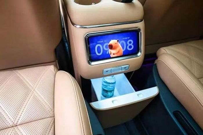 Xiaomi hiện chưa công bố quãng đường di chuyển của các phiên bản dùng pin 52 kWh. Hãng chỉ cho biết bộ pin 76 kWh có thể sạc từ 20-80% trong khoảng 18 phút bằng bộ sạc nhanh DC.