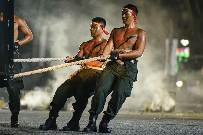 Phần trình diễn "Khí công - Công phá" kéo dài 18 phút.