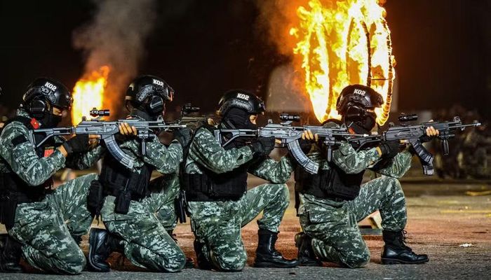Lực lượng Cảnh sát đặc nhiệm biểu diễn phương án chống khủng bố.