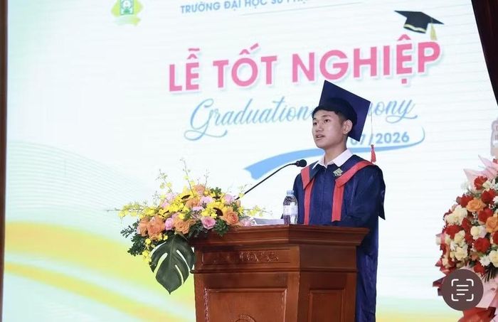 Sinh viên Nghiêm Đức Lộc phát biểu tại Buổi lễ.