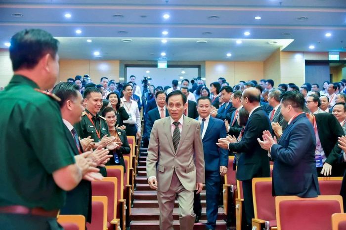 Thứ tư, phối hợp giữa Bộ Ngoại giao, các Cơ quan đại diện Việt Nam ở nước ngoài và địa phương được tăng cường; năng lực thực hiện từng bước được củng cố.