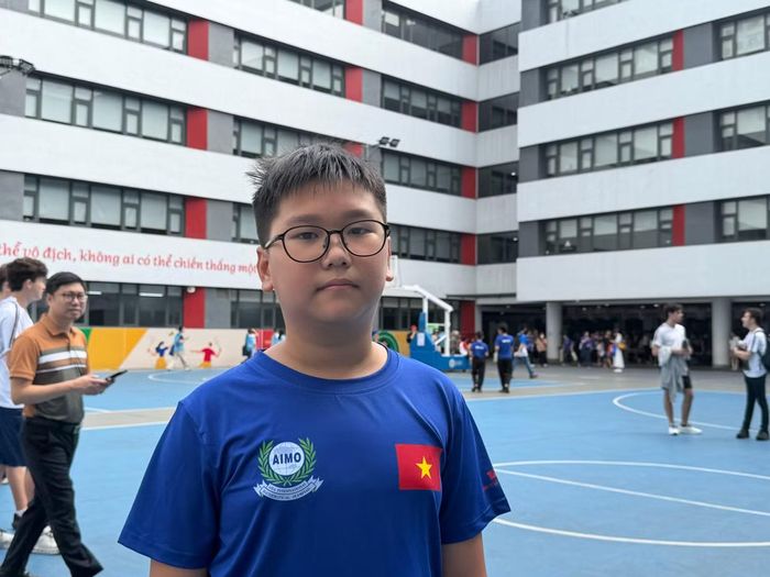 Hưng dành 5-6 giờ mỗi ngày để học Toán.