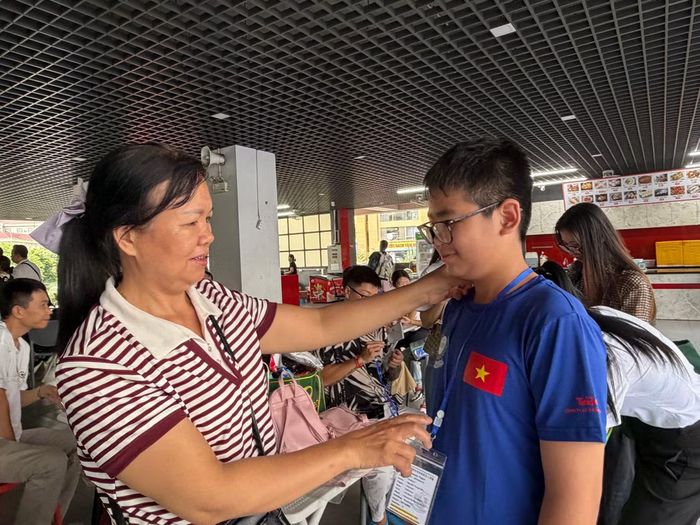Hiếu được mẹ đồng hành, chăm sóc