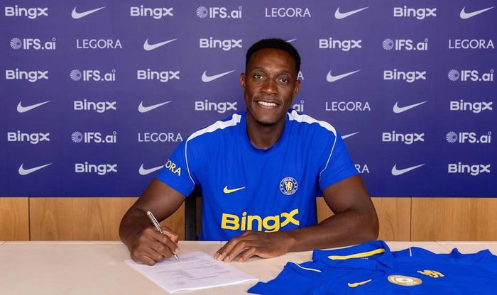 Danny Welbeck đã đặt bút ký vào bản hợp đồng 2 năm với Chelsea.