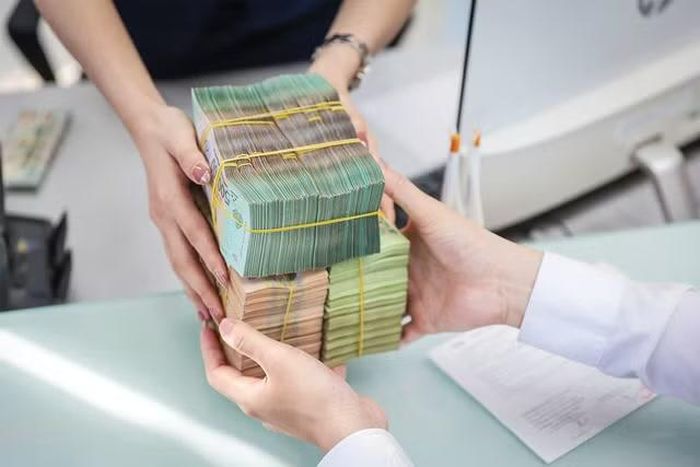 Nợ xấu nhiều ngân hàng gia tăng trong 6 tháng đầu năm.