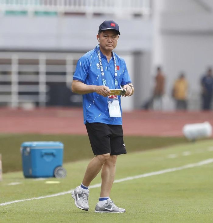 Phó chủ tịch Liên đoàn bóng đá Việt Nam (VFF), ông Trần Anh Tú cho biết đội tuyển Việt Nam đang tập trung tối đa vào chuyên môn để hướng tới cuộc đối đầu Indonesia với phong độ cao nhất. Theo ông Trần Anh Tú, đội tuyển Việt Nam vẫn đang nắm quyền tự quyết và cần tự tin trước đối thủ.