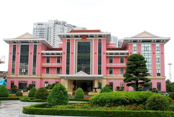Trụ sở Thành ủy Hạ Long cũ được chuyển đổi công năng làm trụ sở làm việc cho Đoàn đại biểu Quốc hội và Hội đồng nhân dân tỉnh.