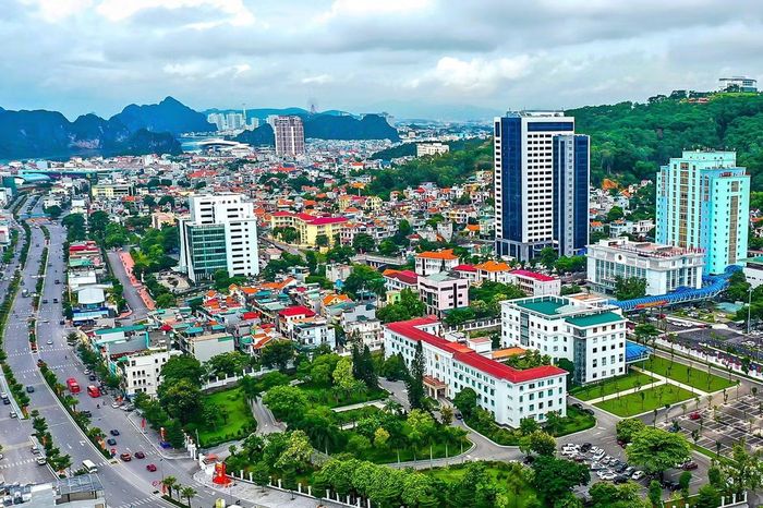 Quảng Ninh xử lý hàng trăm cơ sở dôi dư ra sao sau sáp nhập?