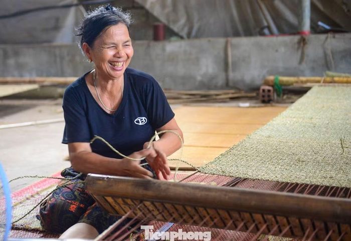 Theo chính quyền địa phương, nghề trồng và chế biến sản phẩm thủ công từ cây cói đang dần gặp khó khăn. Để nâng cao giá trị và quảng bá sản phẩm từ loài cây này, các xã đã hướng dẫn doanh nghiệp, hộ gia đình xây dựng sản phẩm OCOP từ cói nhằm tạo việc làm, thu nhập cho người dân.