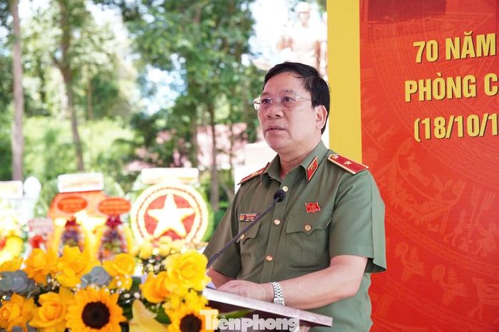 Thiếu tướng Phạm Văn Hùng, Phó Tư lệnh Bộ Tư lệnh Cảnh vệ phát biểu tại buổi lễ.