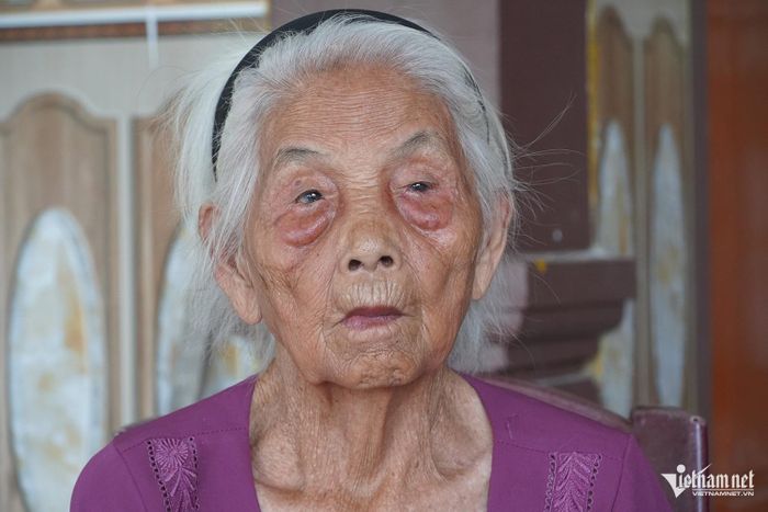 Mẹ Nguyễn Thị Năm nhiều lần tiễn con ra trận.